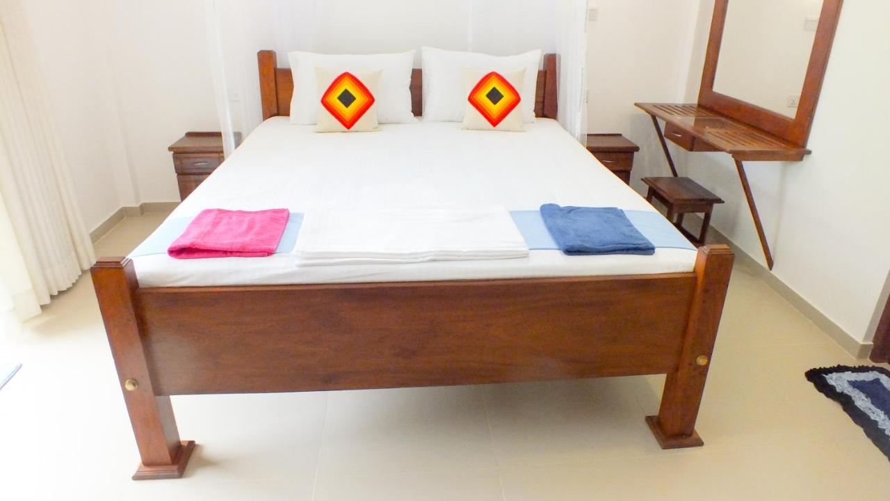 Villa Tanzanite Hikkaduwa Extérieur photo