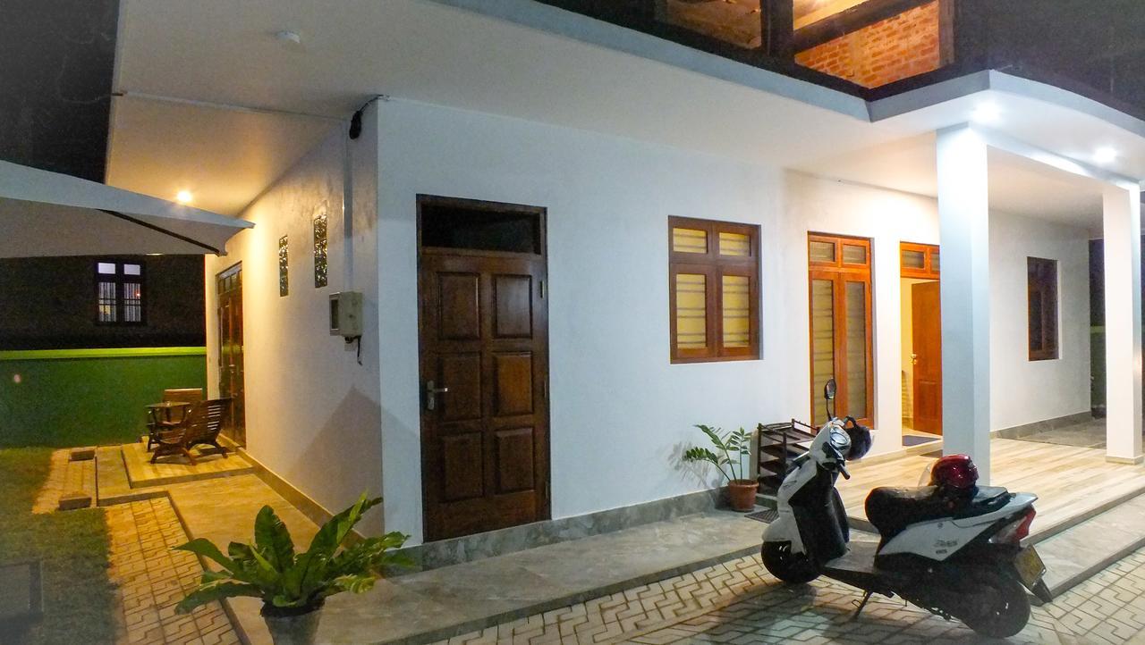 Villa Tanzanite Hikkaduwa Extérieur photo